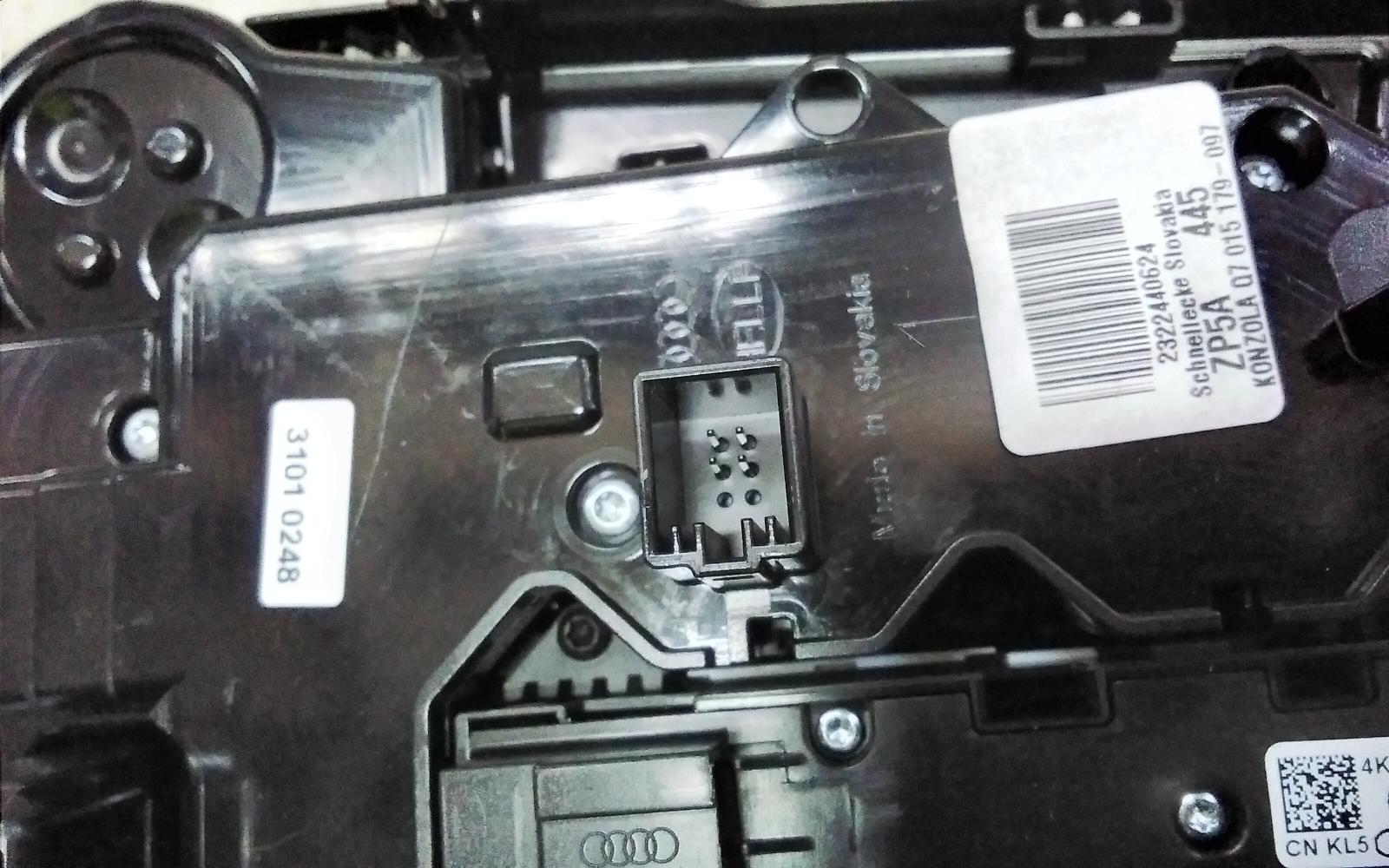 View Auto part Courtesy Light Audi Q7 2023