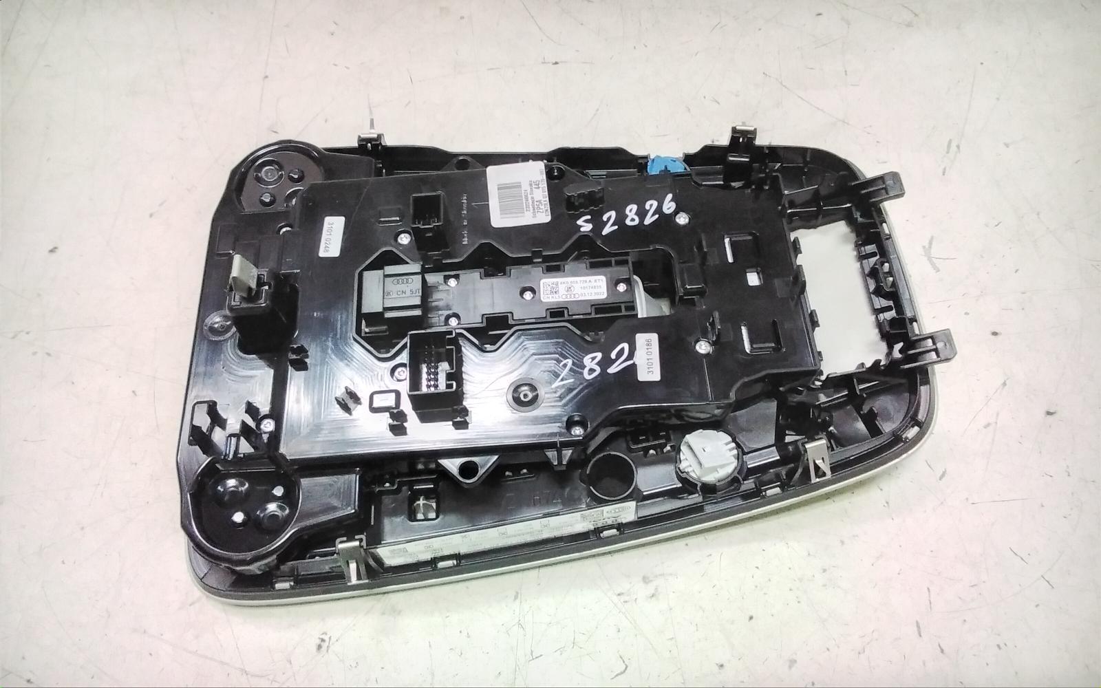 View Auto part Courtesy Light Audi Q7 2023