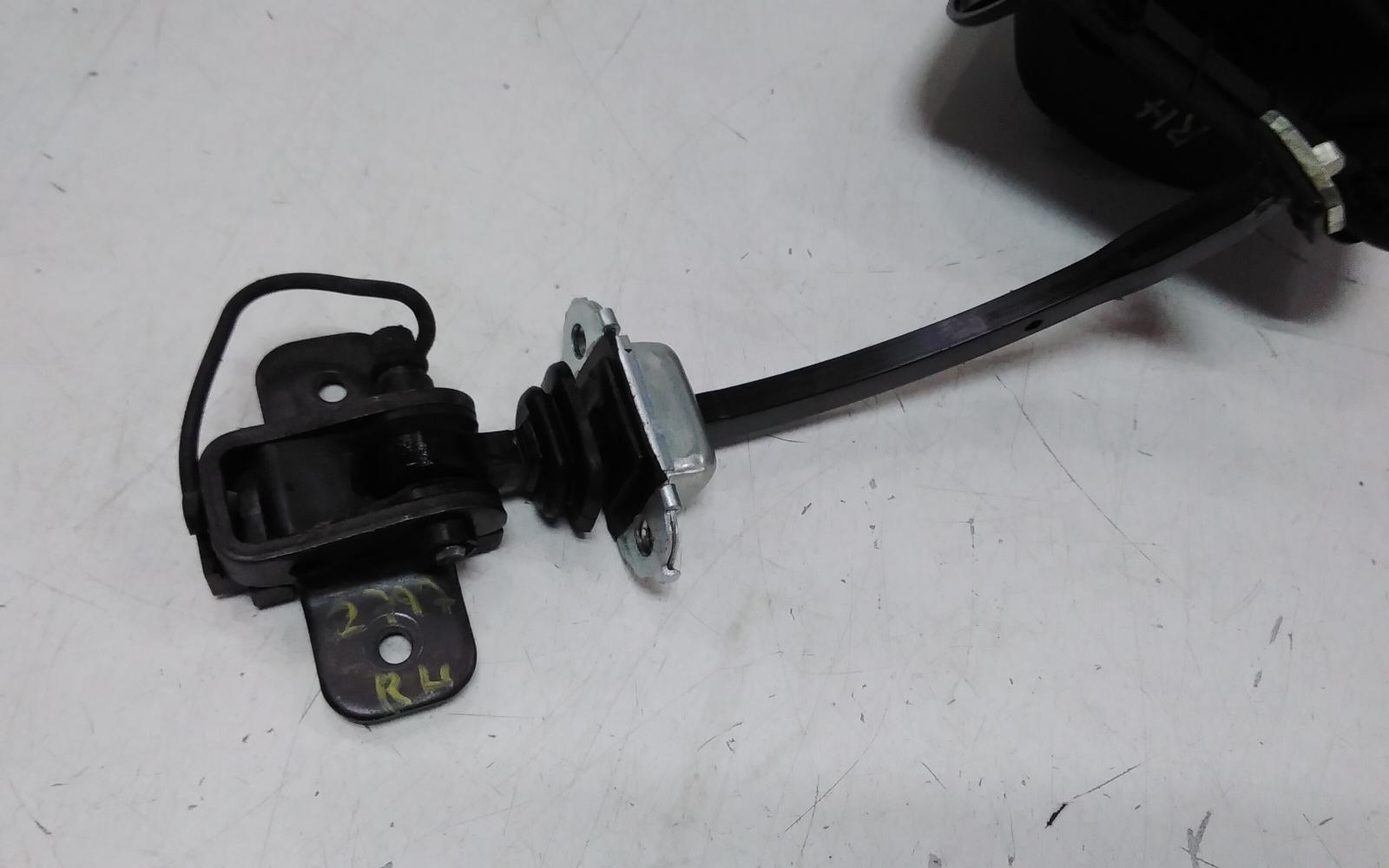 View Auto part Bootlid/Tgate Hinge Hyundai Staria 2023