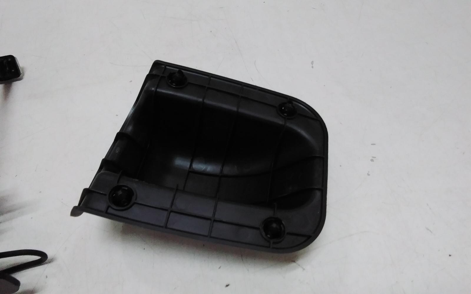 View Auto part Bootlid/Tgate Hinge Hyundai Staria 2023