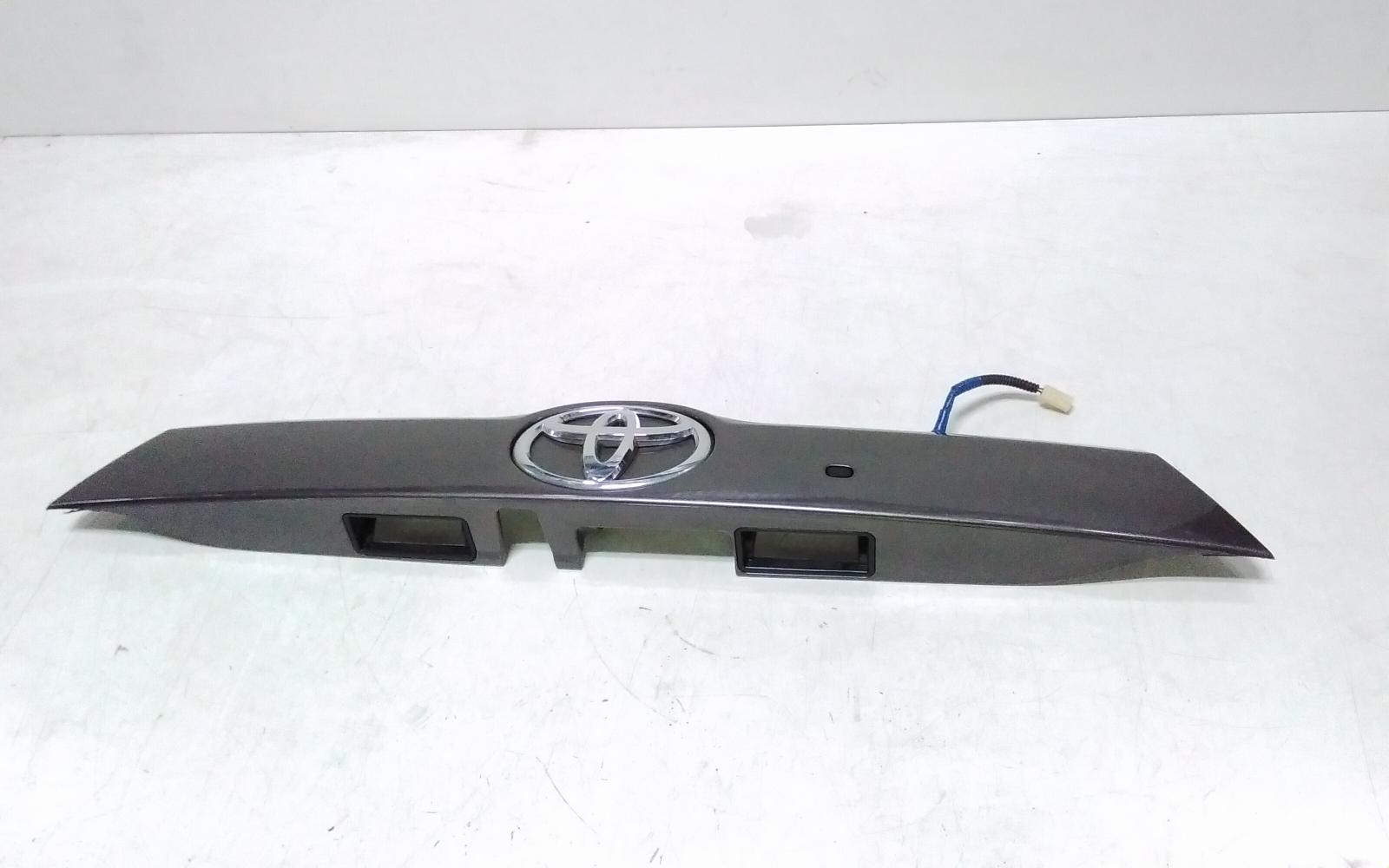 View Auto part Rear Garnish Toyota Kluger 2014