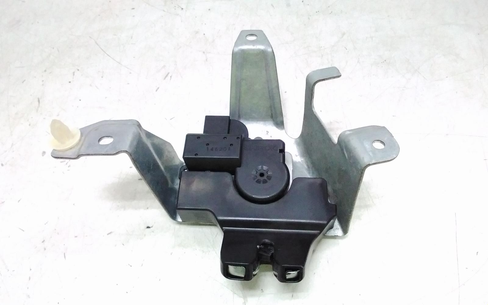 View Auto part Door/Boot/Gate Lock Toyota Kluger 2014