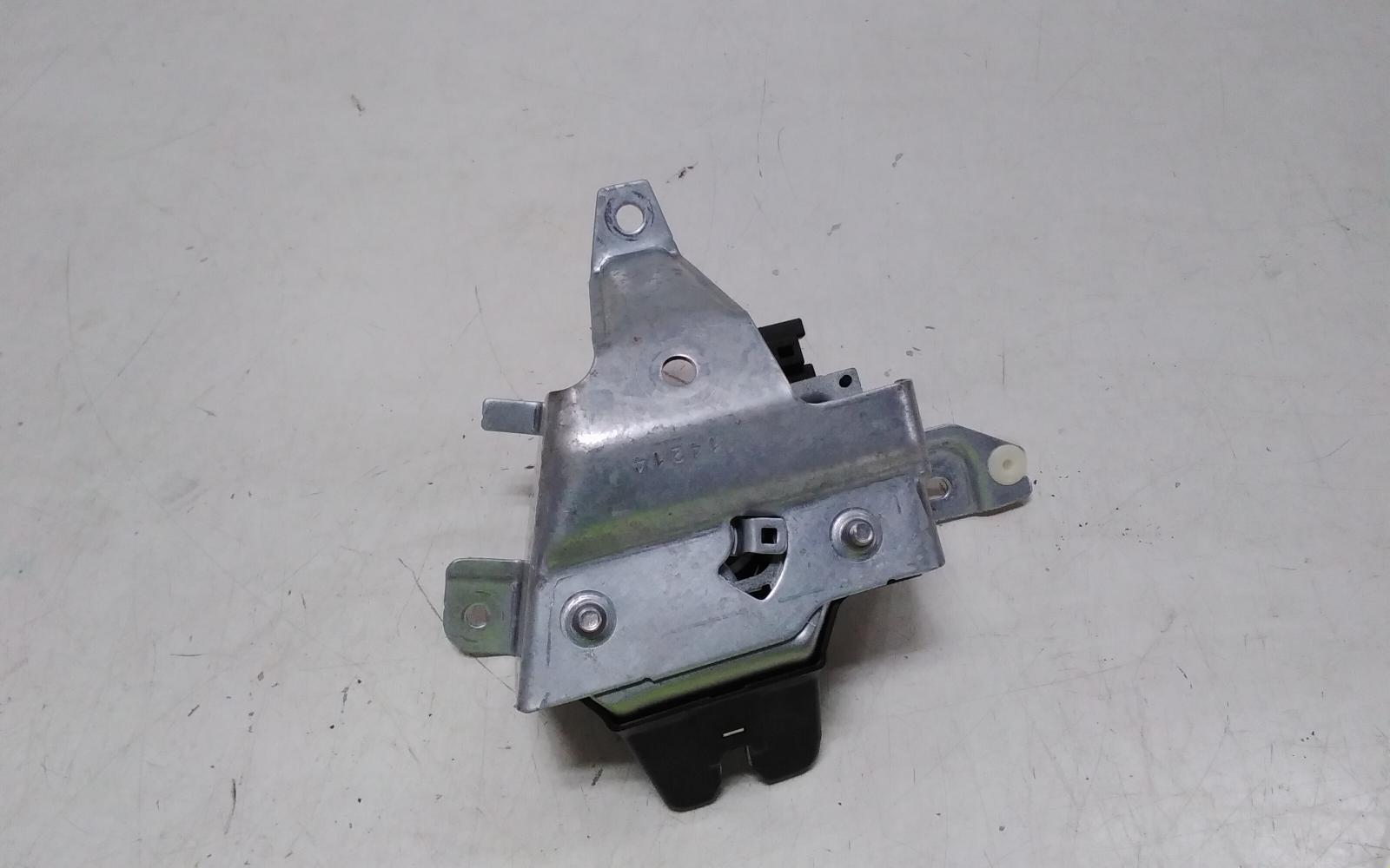 View Auto part Door/Boot/Gate Lock Toyota Kluger 2014