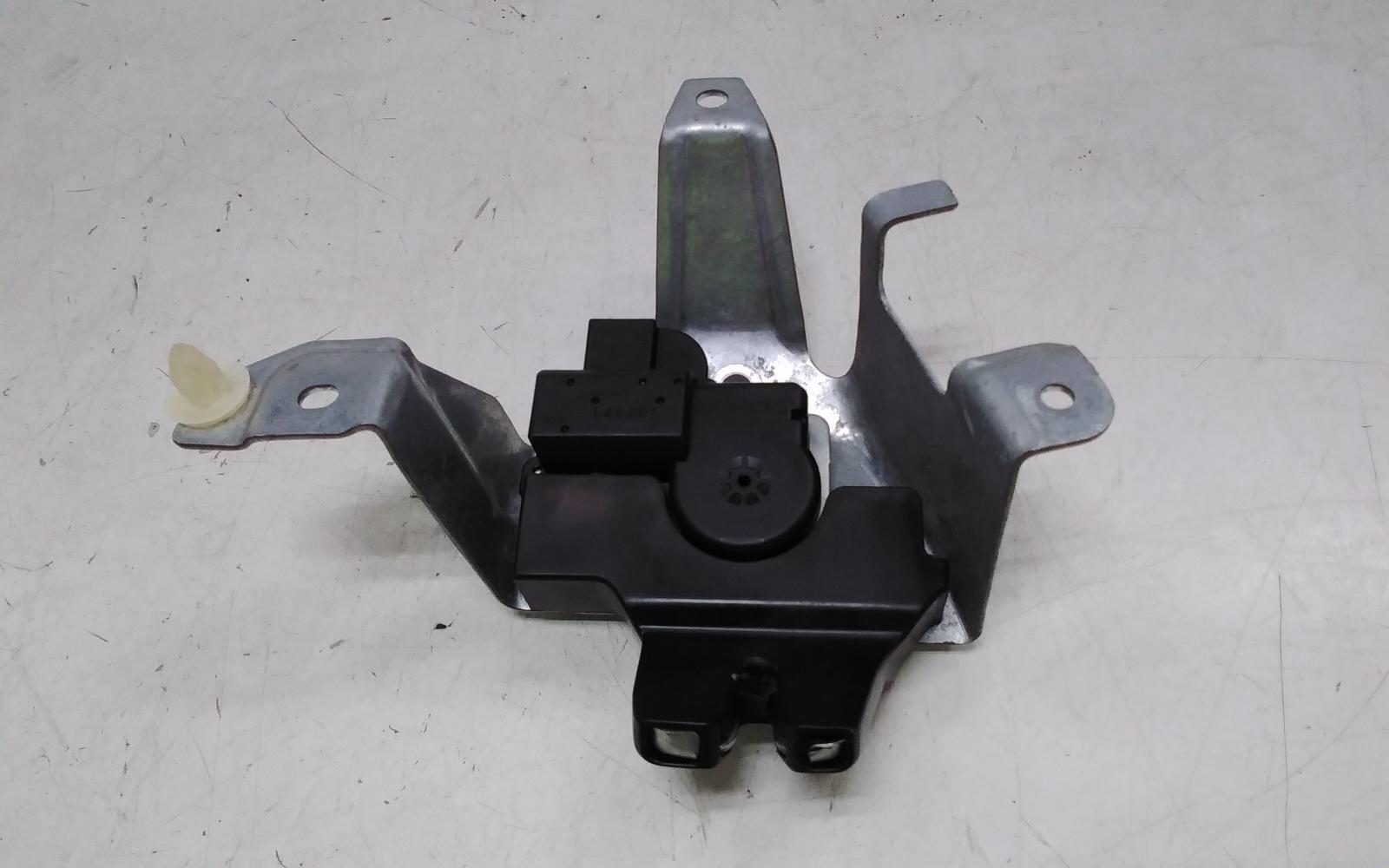 View Auto part Door/Boot/Gate Lock Toyota Kluger 2014