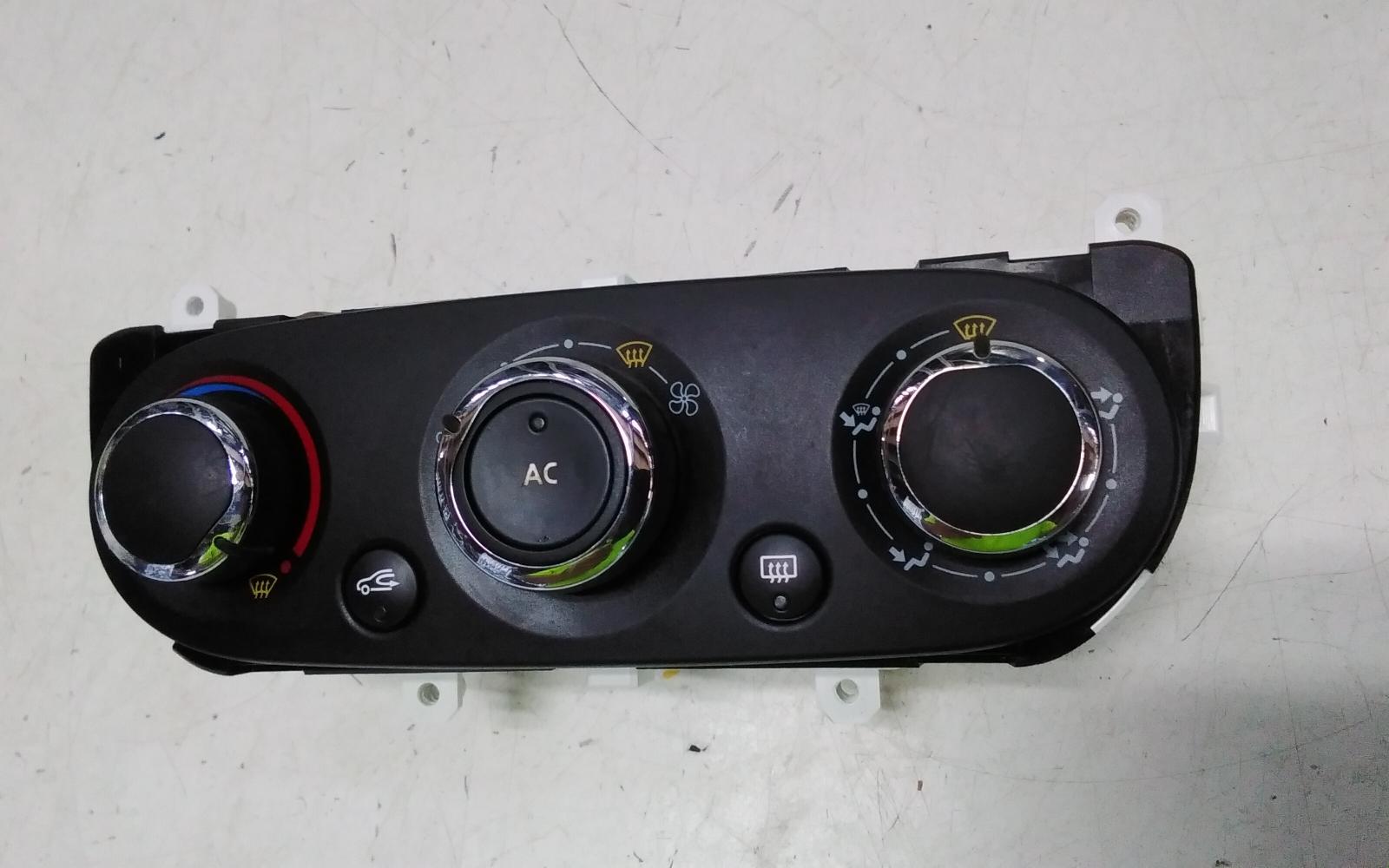 2014 Renault Clio Heater/Ac Controls View Auto part Heater/Ac Controls Renault Clio 2014