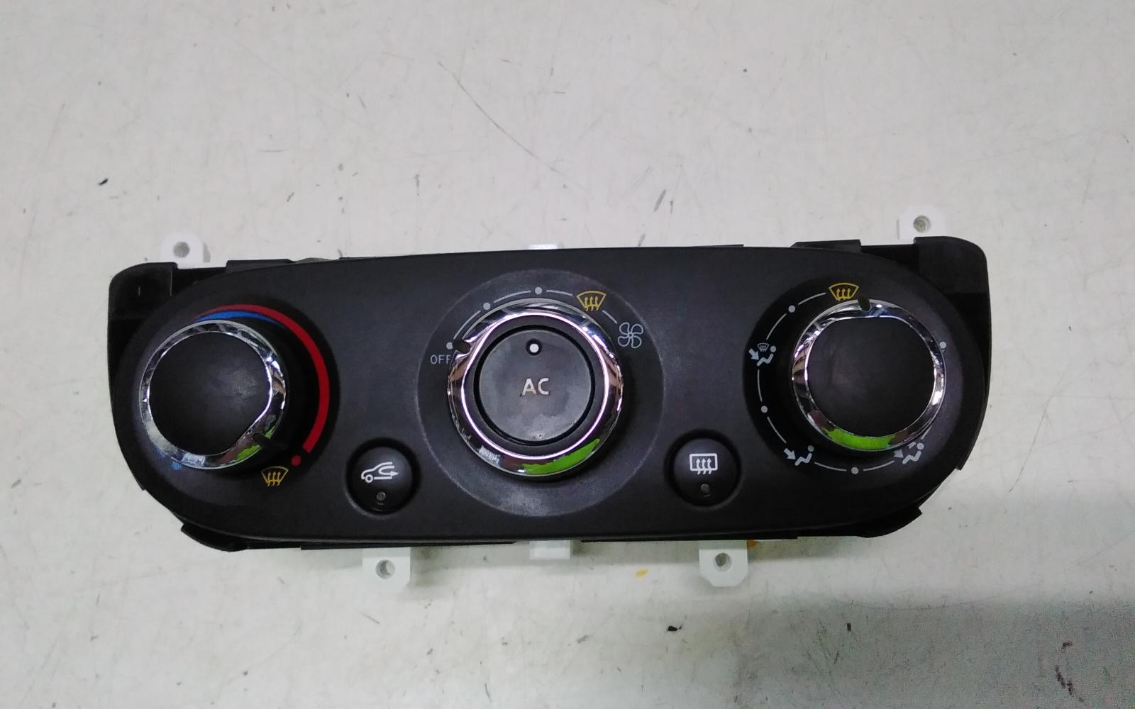 2014 Renault Clio Heater/Ac Controls View Auto part Heater/Ac Controls Renault Clio 2014