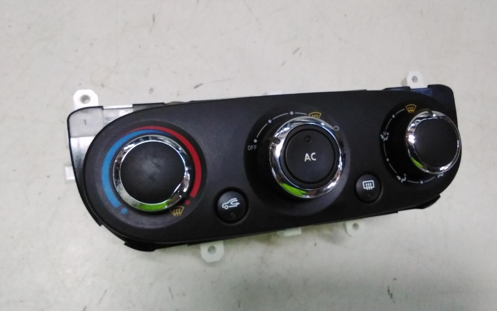 2014 Renault Clio Heater/Ac Controls View Auto part Heater/Ac Controls Renault Clio 2014