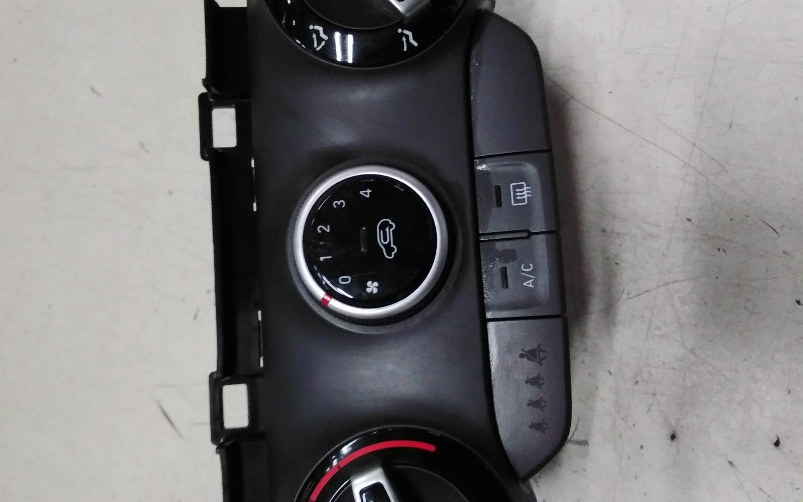 View Auto part Heater/Ac Controls Hyundai Kona 2020