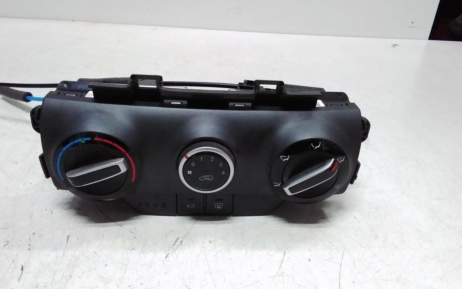 View Auto part Heater/Ac Controls Hyundai Kona 2020