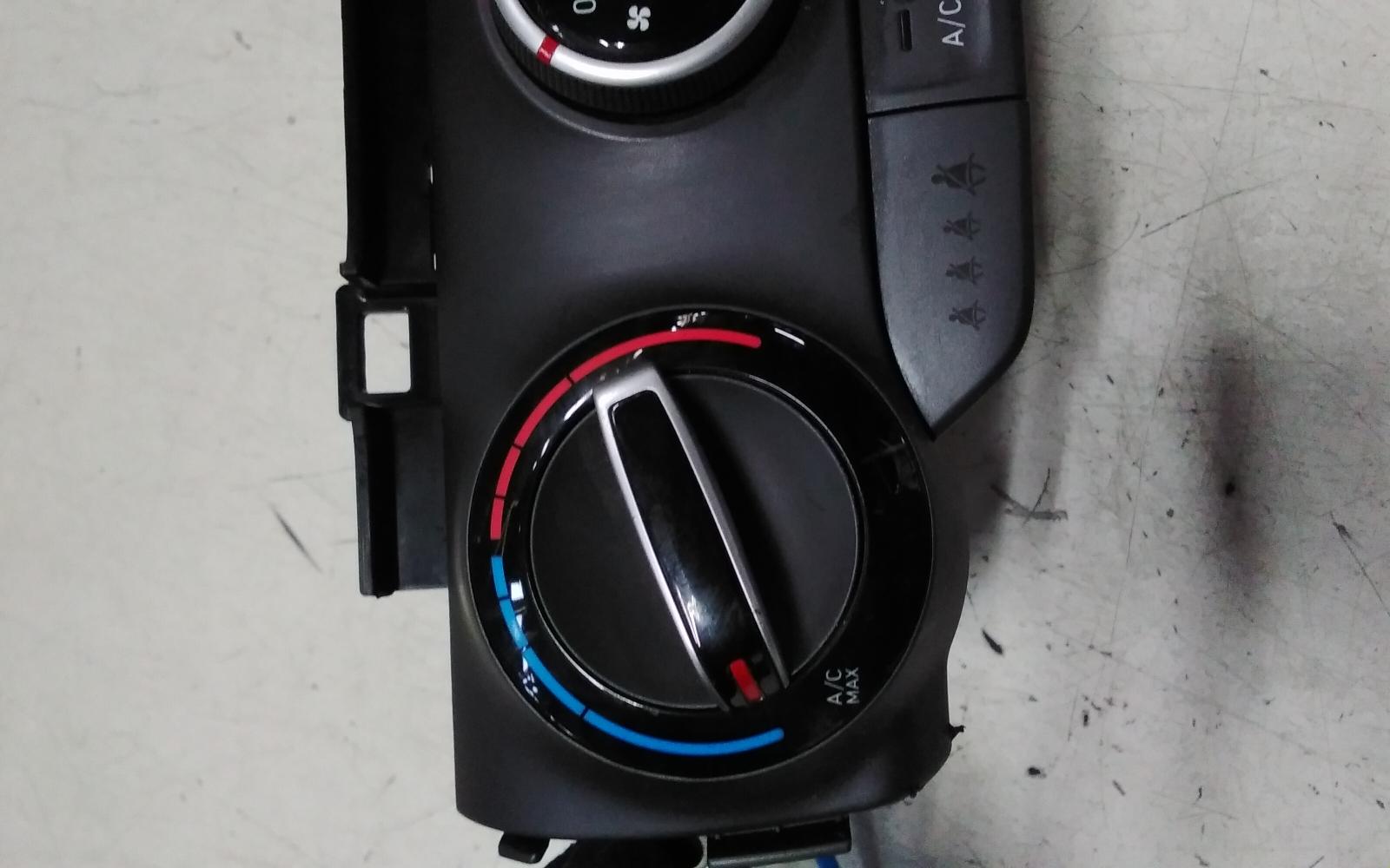View Auto part Heater/Ac Controls Hyundai Kona 2020