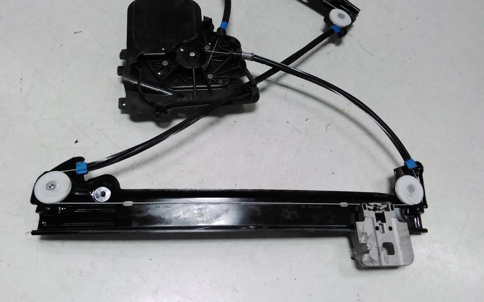 View Auto part Left Front Window Reg/Motor Tesla Model 3 2021