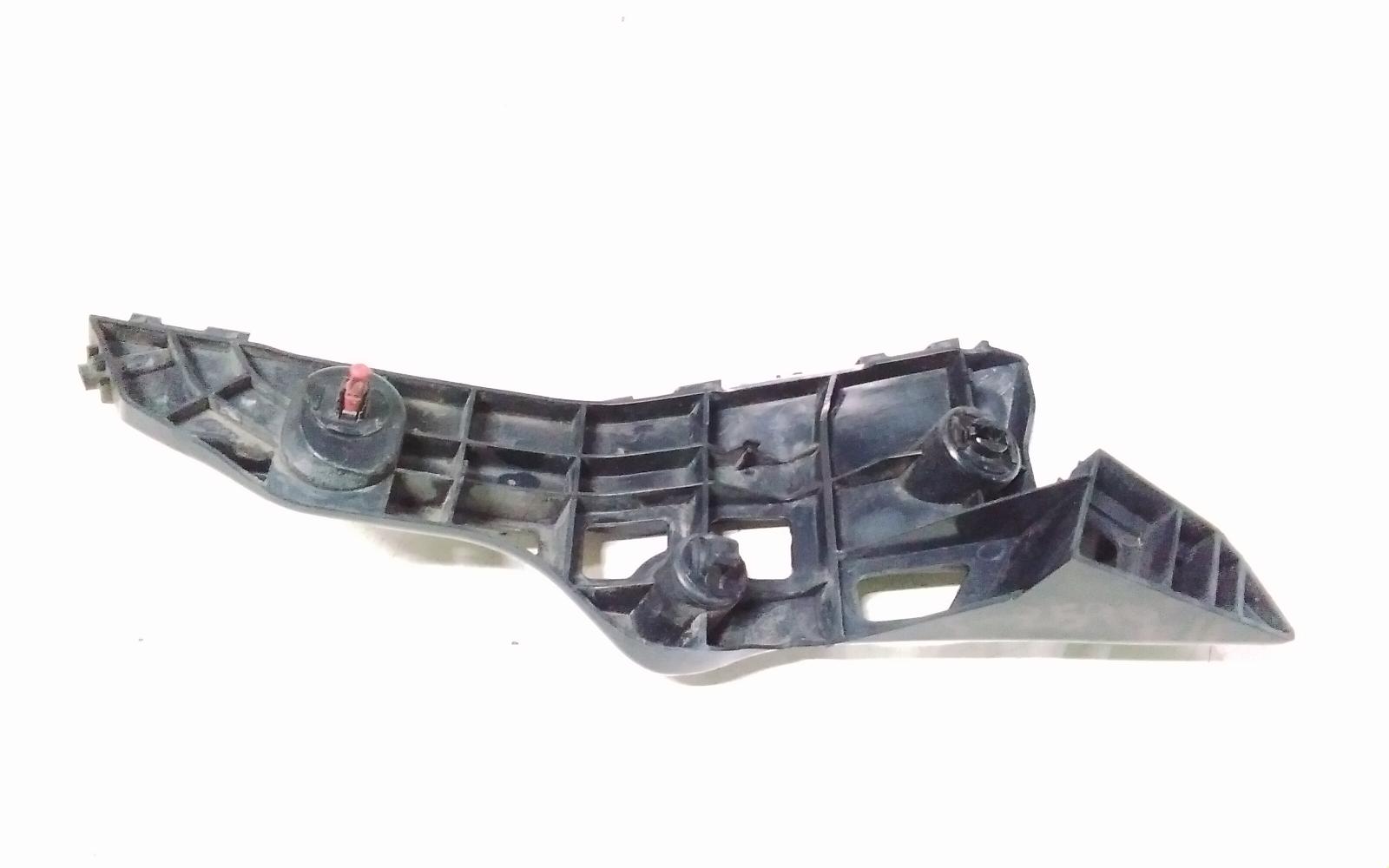 View Auto part Misc Bracket Toyota Kluger 2014
