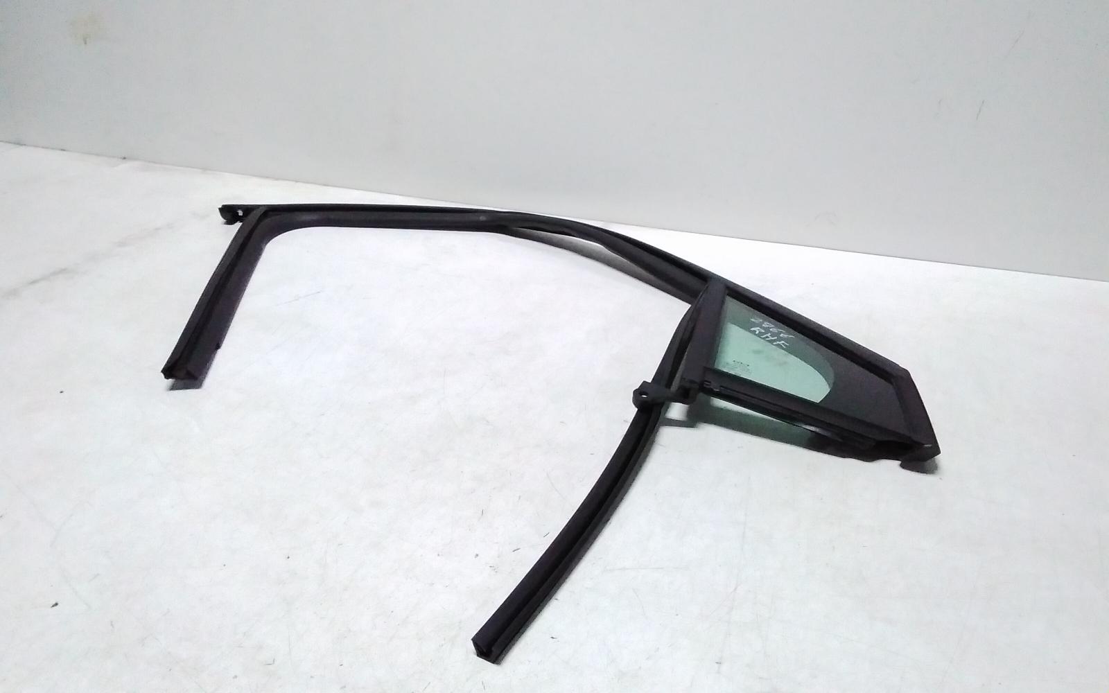 2022 Kia Carnival/grand Carnival Right Front 1/4 Door Glass View Auto part Right Front 1/4 Door Glass Kia Carnival/grand Carnival 2022