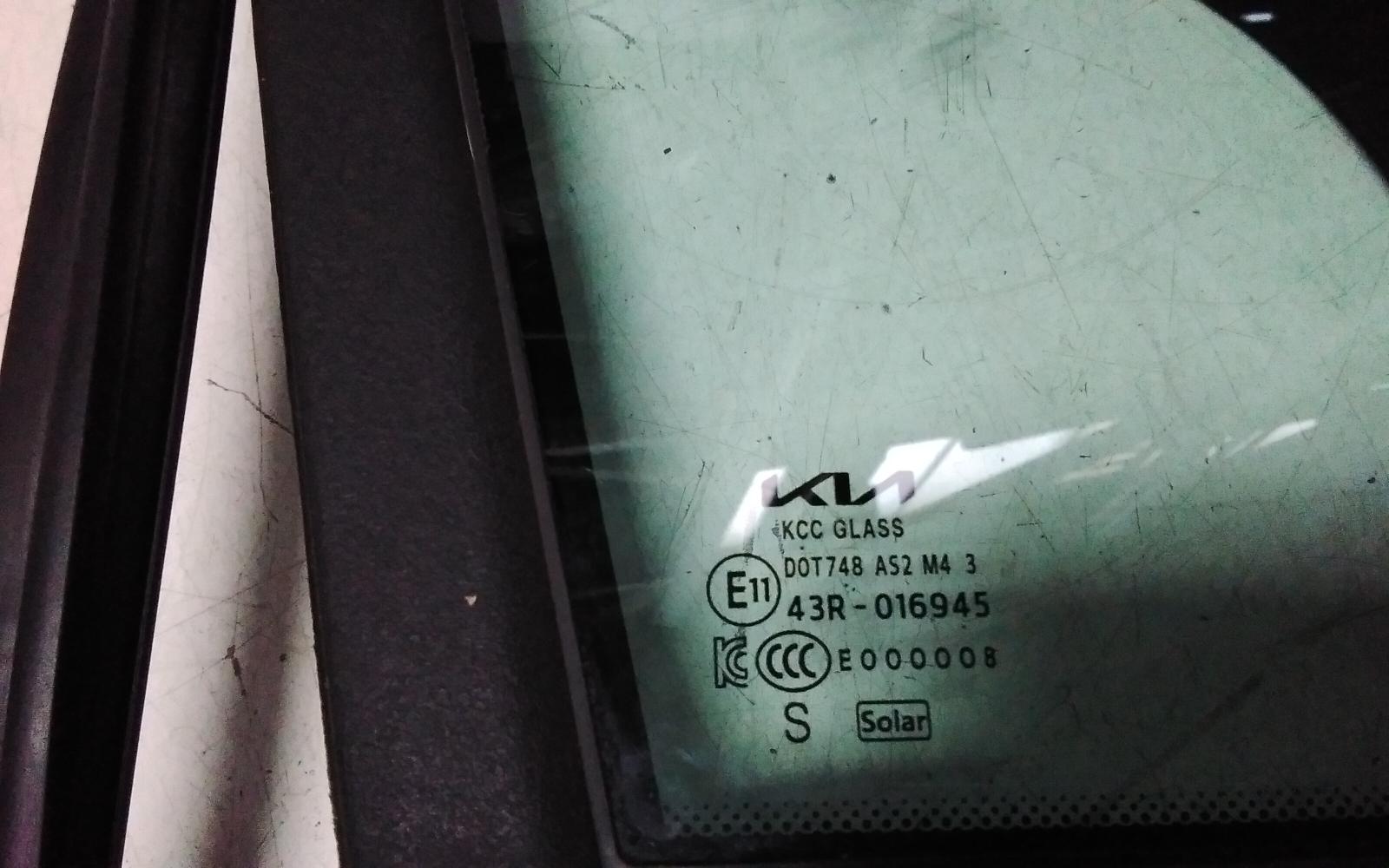 2022 Kia Carnival/grand Carnival Right Front 1/4 Door Glass View Auto part Right Front 1/4 Door Glass Kia Carnival/grand Carnival 2022