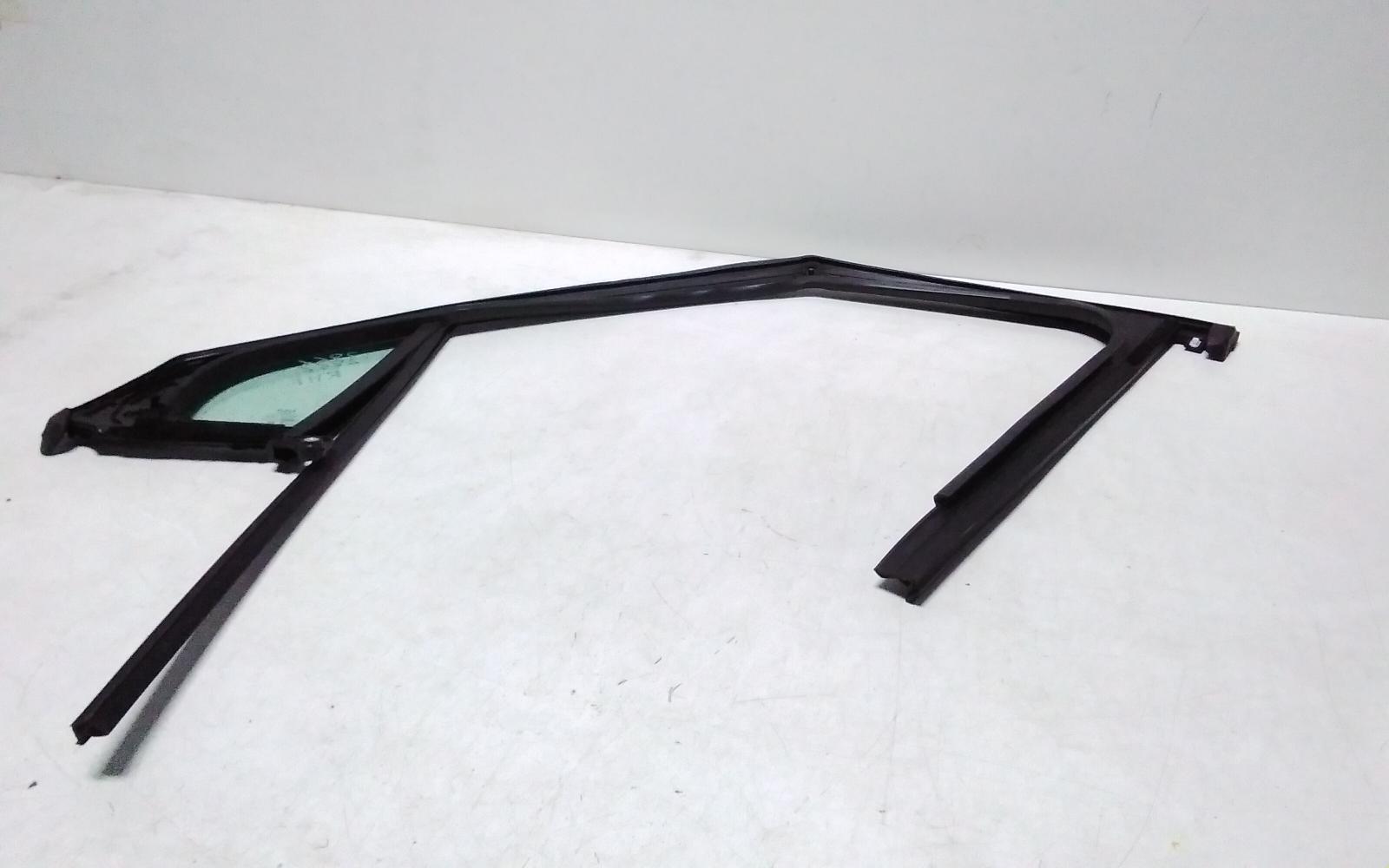 2022 Kia Carnival/grand Carnival Right Front 1/4 Door Glass View Auto part Right Front 1/4 Door Glass Kia Carnival/grand Carnival 2022