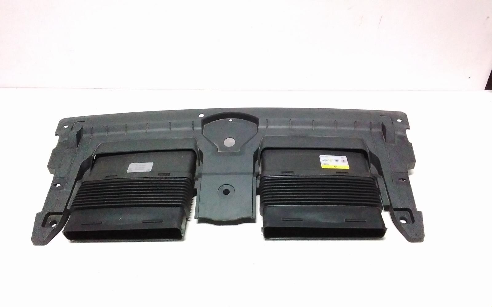 View Auto part Air Cleaner Duct/Hos Audi Q7 2023