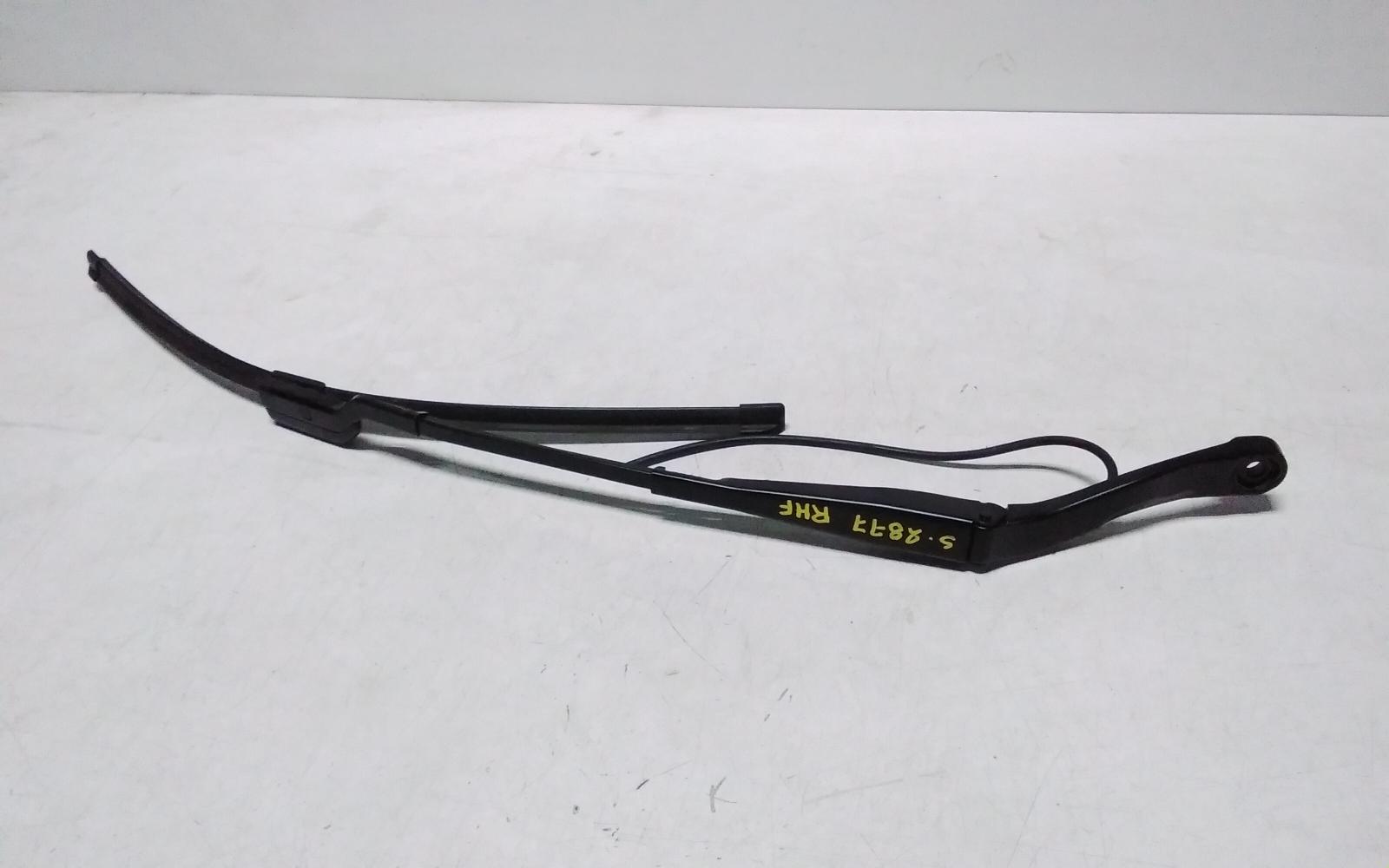 View Auto part Wiper Arm Tesla Model 3 2021