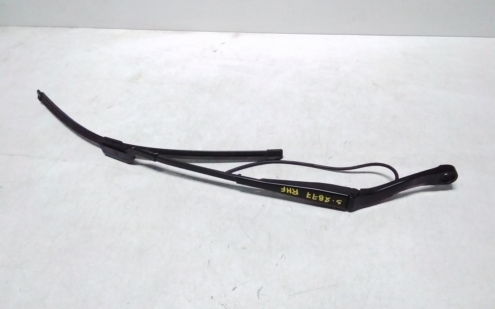 View Auto part Wiper Arm Tesla Model 3 2021