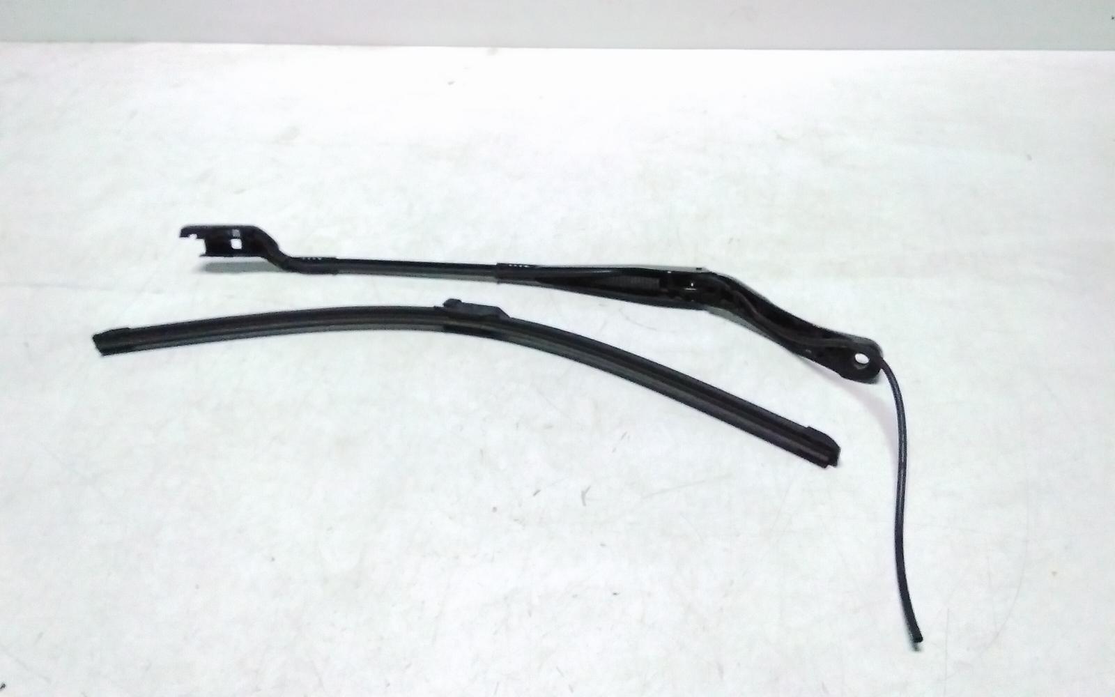 View Auto part Wiper Arm Tesla Model 3 2021