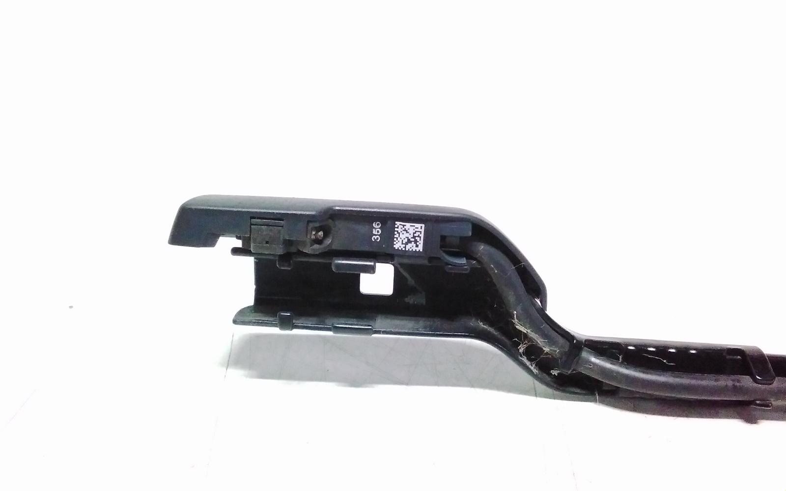 View Auto part Wiper Arm Tesla Model 3 2021