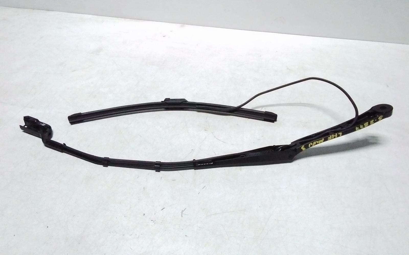 View Auto part Wiper Arm Tesla Model 3 2021