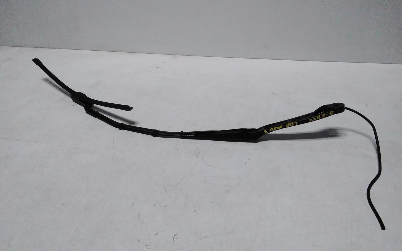 View Auto part Wiper Arm Tesla Model 3 2021