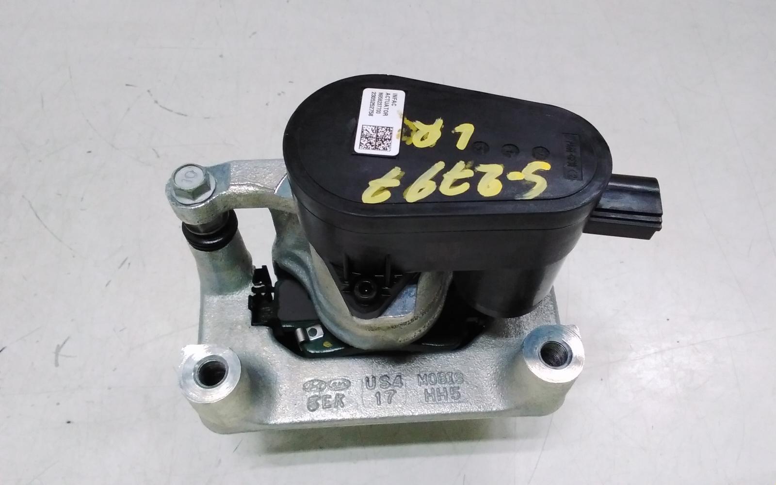 View Auto part Caliper Hyundai Staria 2023