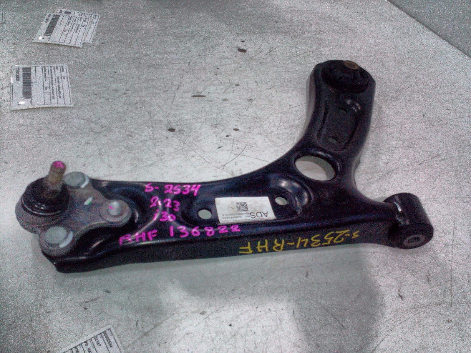 View Auto part Right Front Lower Control Arm Hyundai I30 2023