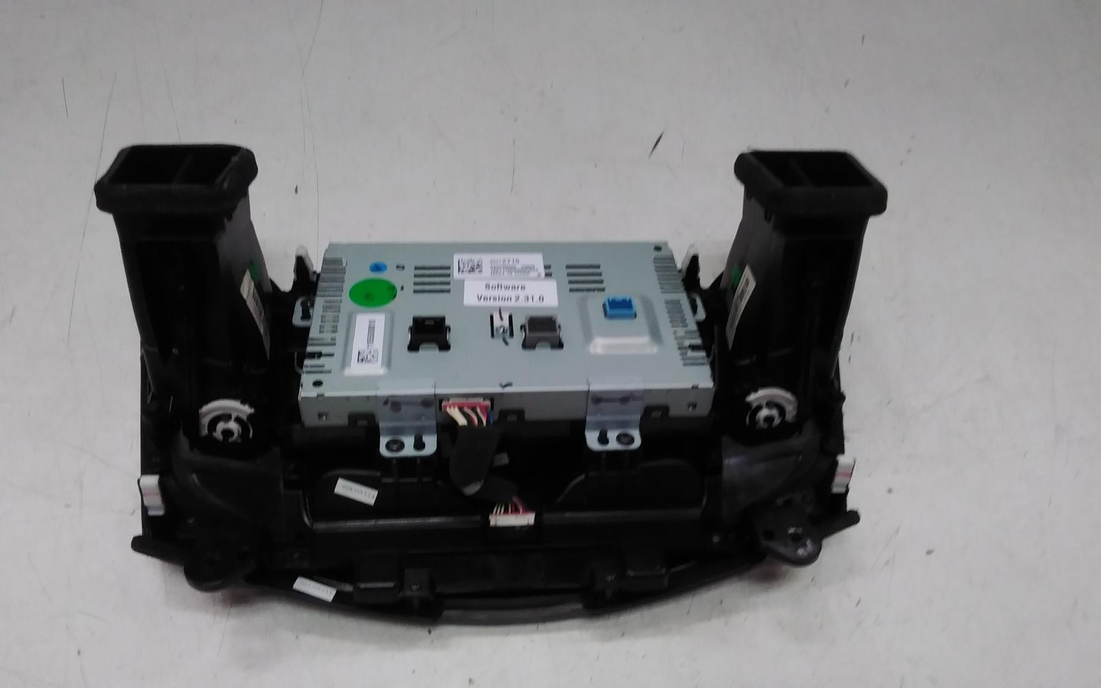 View Auto part Radio/Cd/Dvd/Sat/Tv Holden Commodore 2015