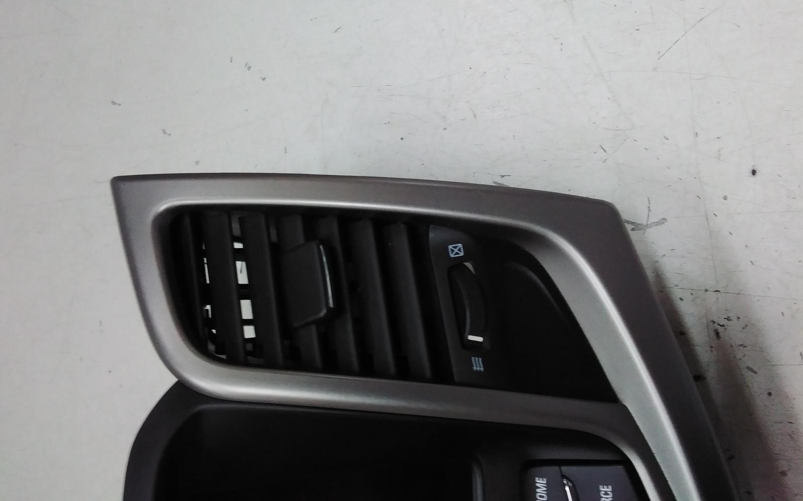 View Auto part Radio/Cd/Dvd/Sat/Tv Holden Commodore 2015