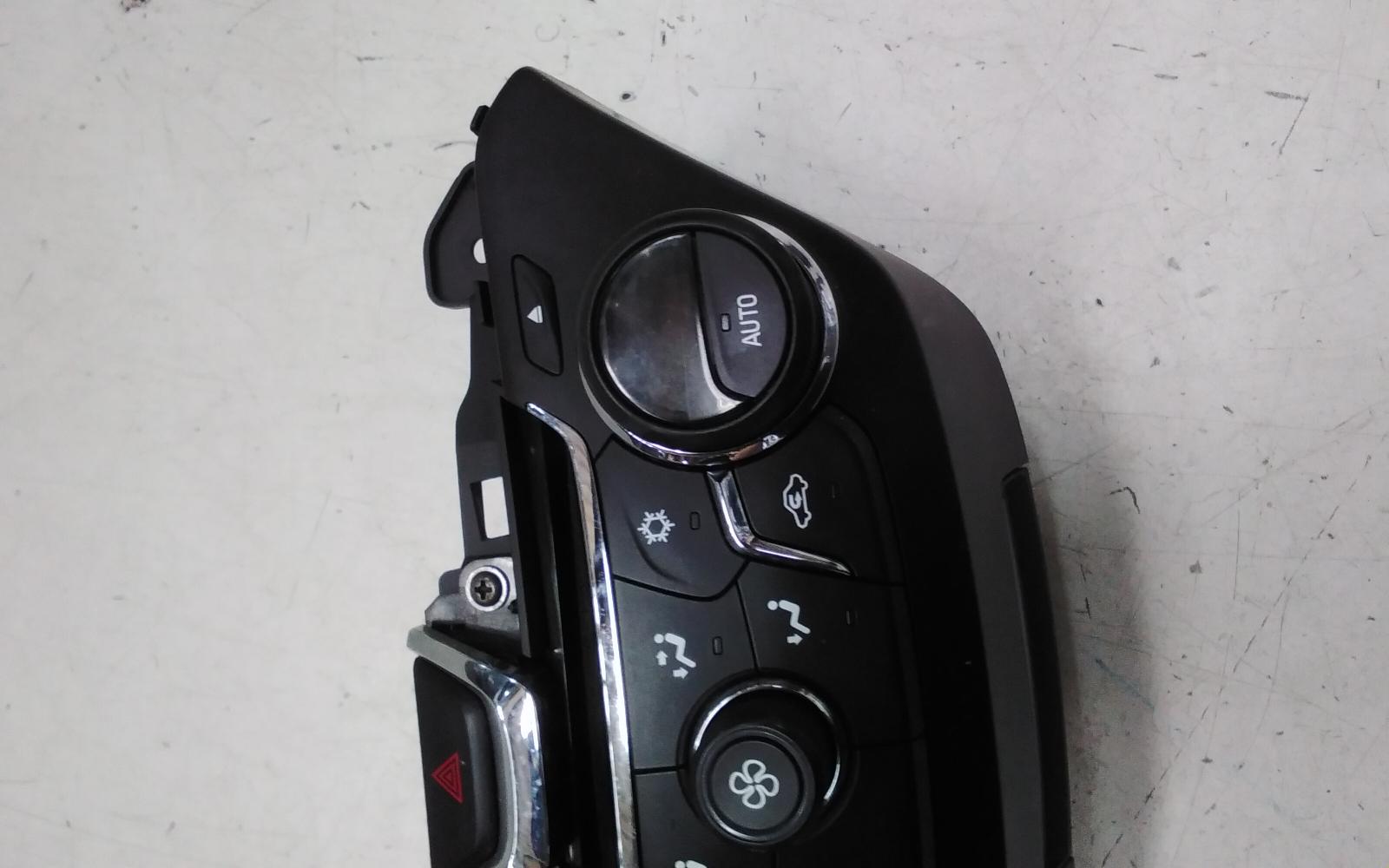 2015 Holden Commodore Heater/Ac Controls View Auto part Heater/Ac Controls Holden Commodore 2015