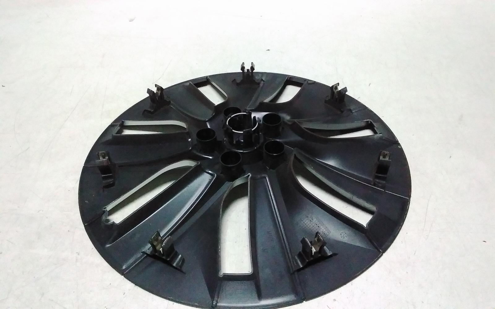 View Auto part Wheel Cover/Hub Cap Tesla Model Y 2023