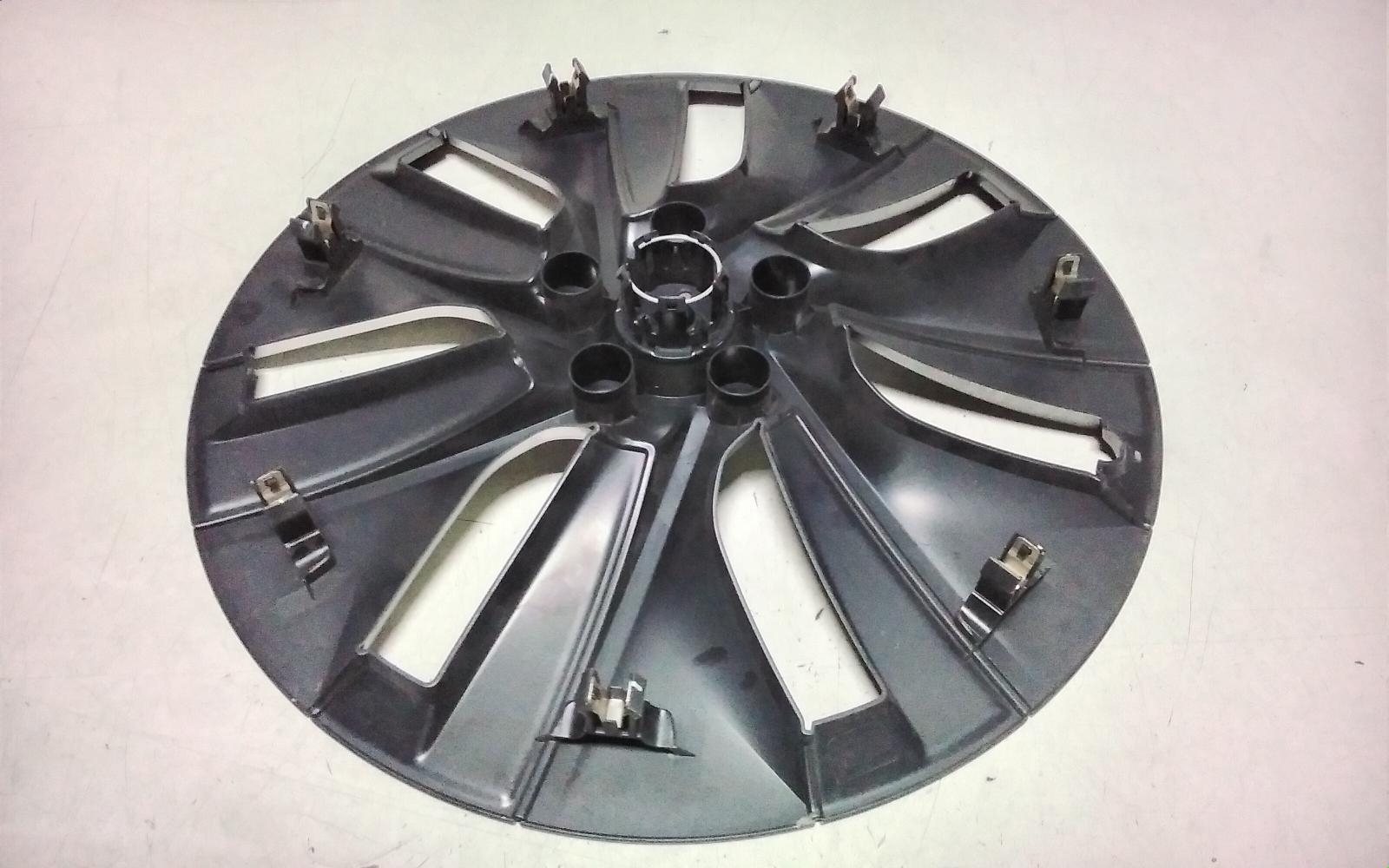 View Auto part Wheel Cover/Hub Cap Tesla Model Y 2023