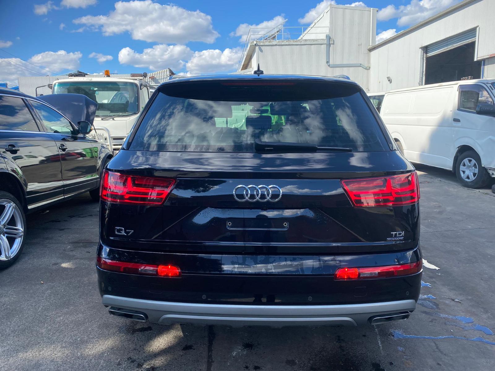 Door/Tailgate Seal Q7 Audi 2017