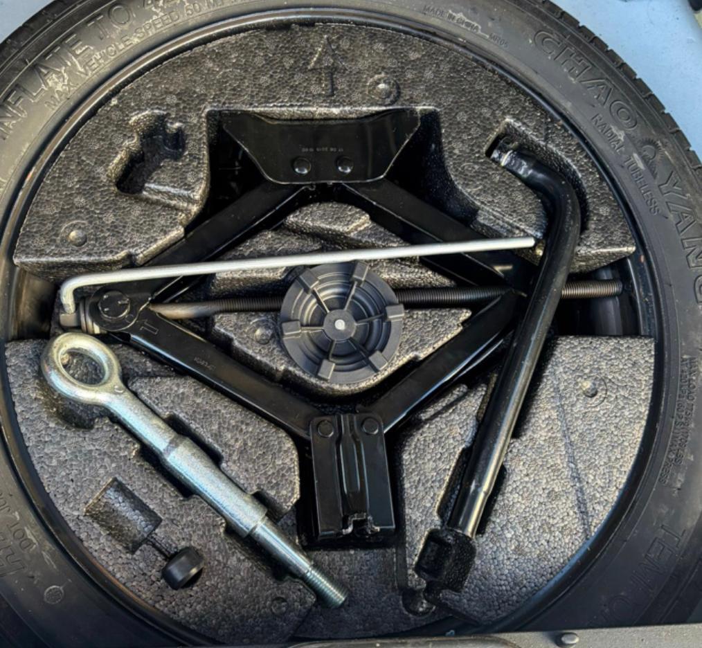 View Auto part Jack/Tool Kit Volvo Xc60 2016