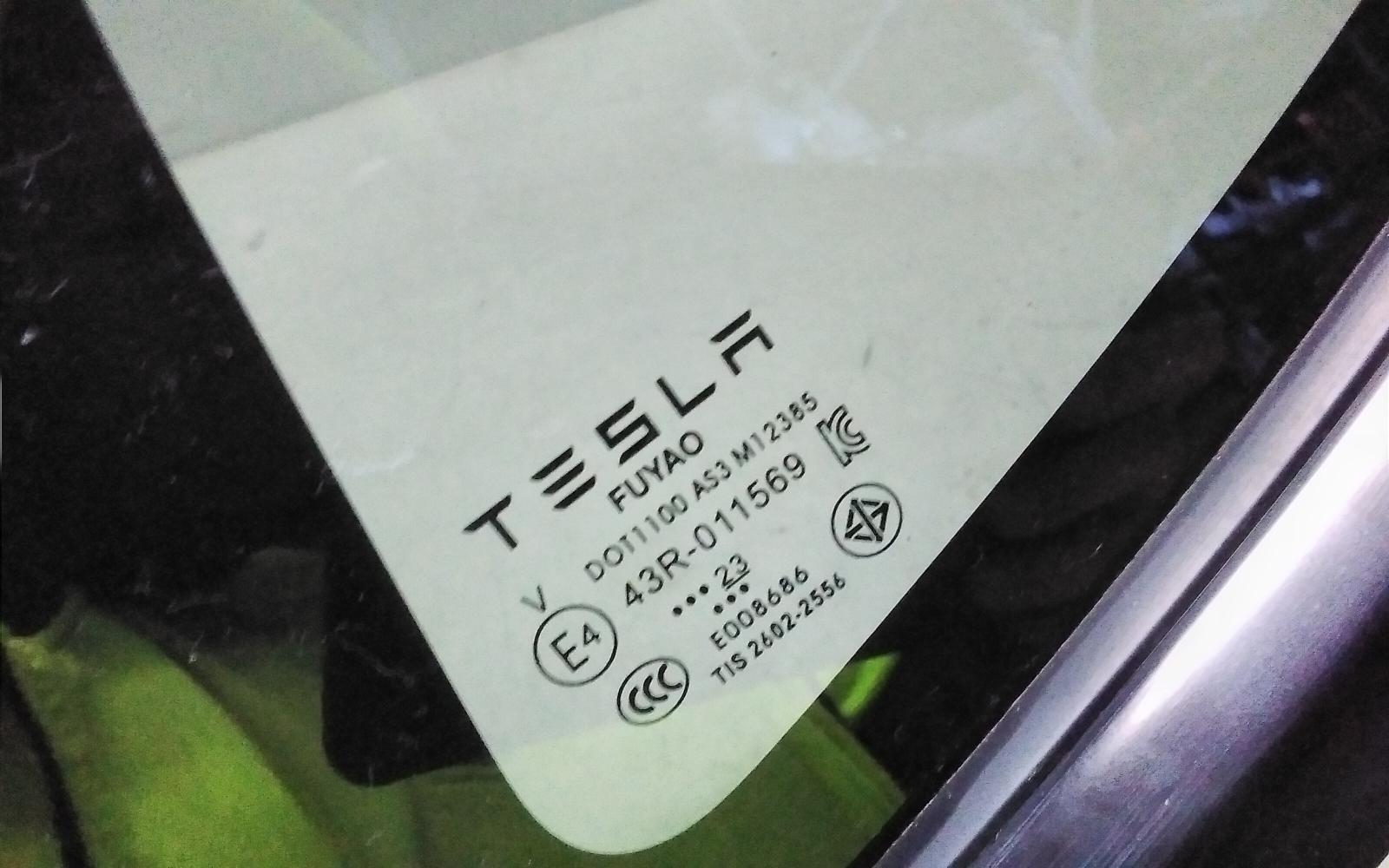 View Auto part Left Rear Side Glass Tesla Model Y 2023