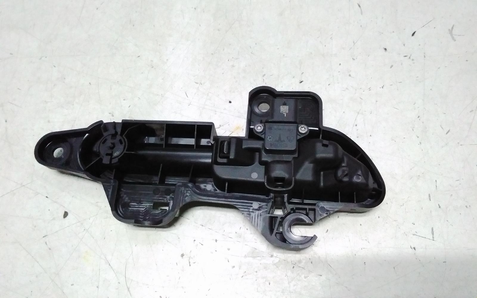 View Auto part Door Handle Tesla Model Y 2023