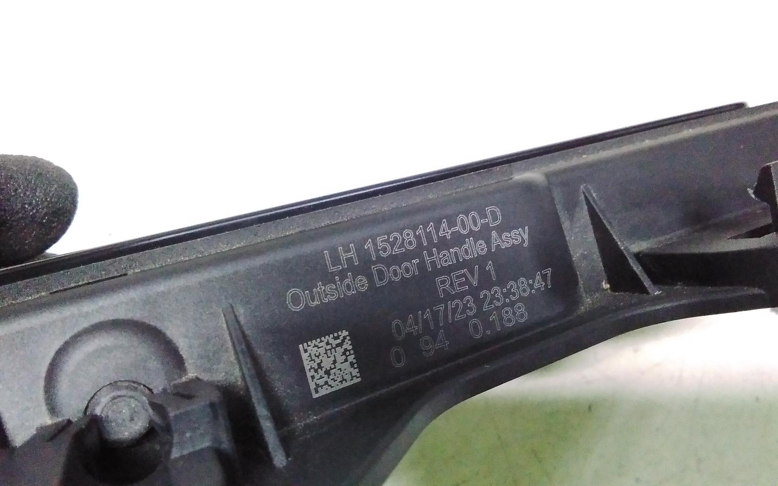 View Auto part Door Handle Tesla Model Y 2023