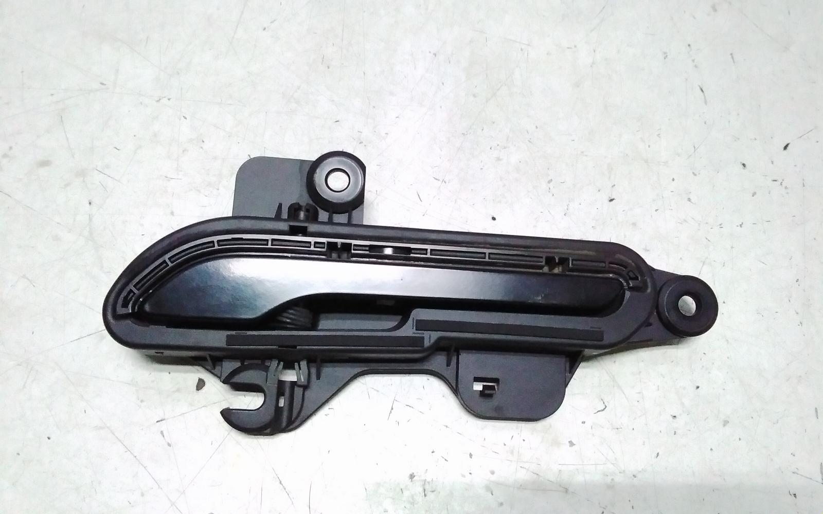View Auto part Door Handle Tesla Model Y 2023