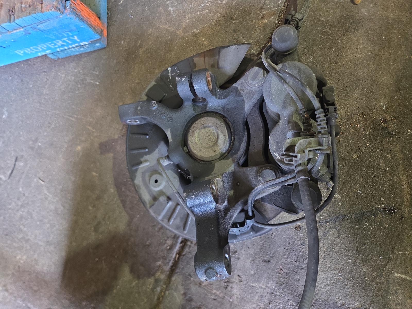2013 Mercedes Vito Left Front Hub Assembly View Auto part Left Front Hub Assembly Mercedes Vito 2013