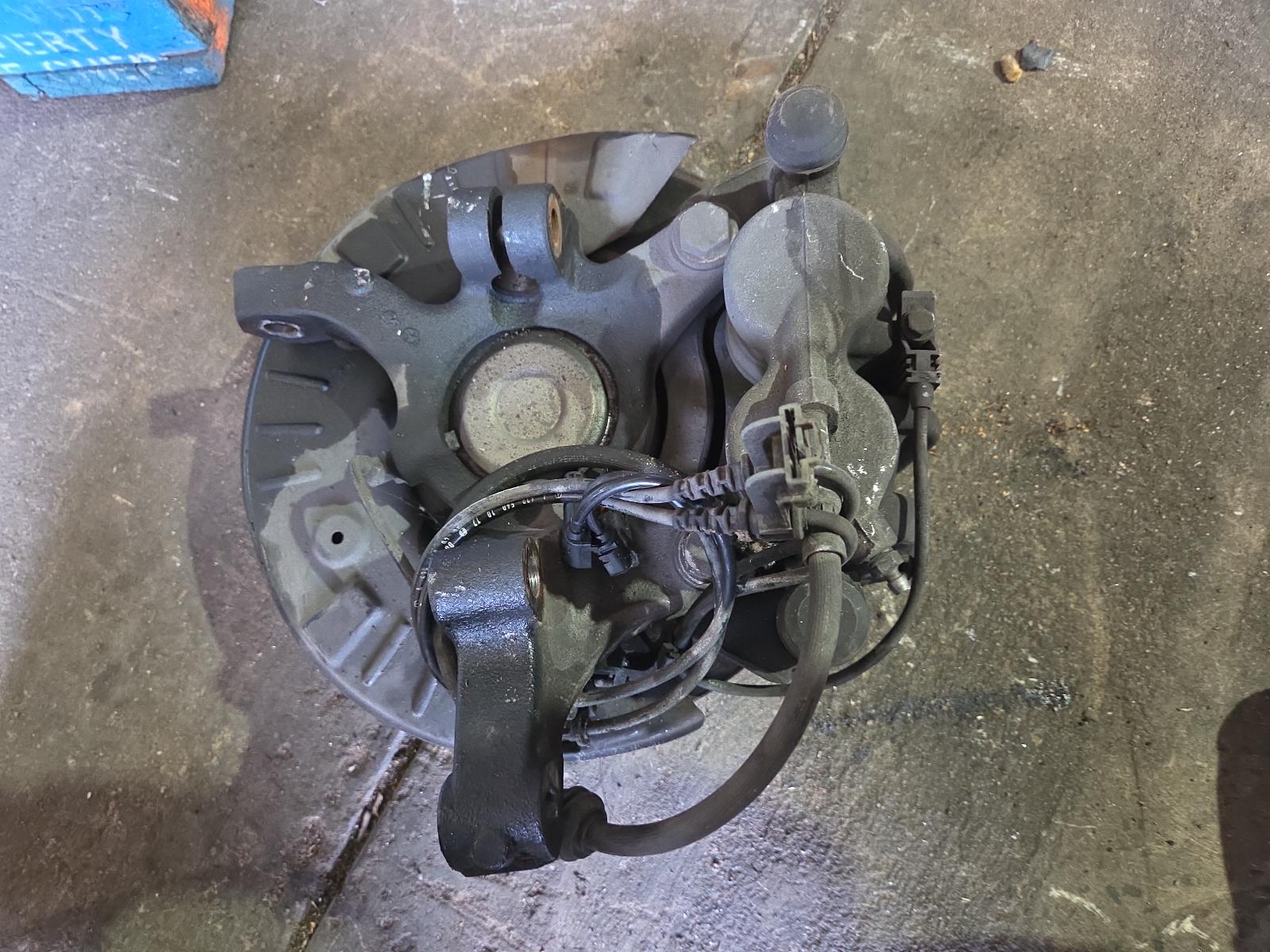 2013 Mercedes Vito Left Front Hub Assembly View Auto part Left Front Hub Assembly Mercedes Vito 2013
