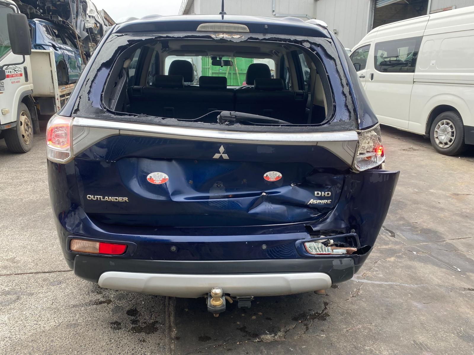 View Auto part Left Front Door Mitsubishi Outlander 2014