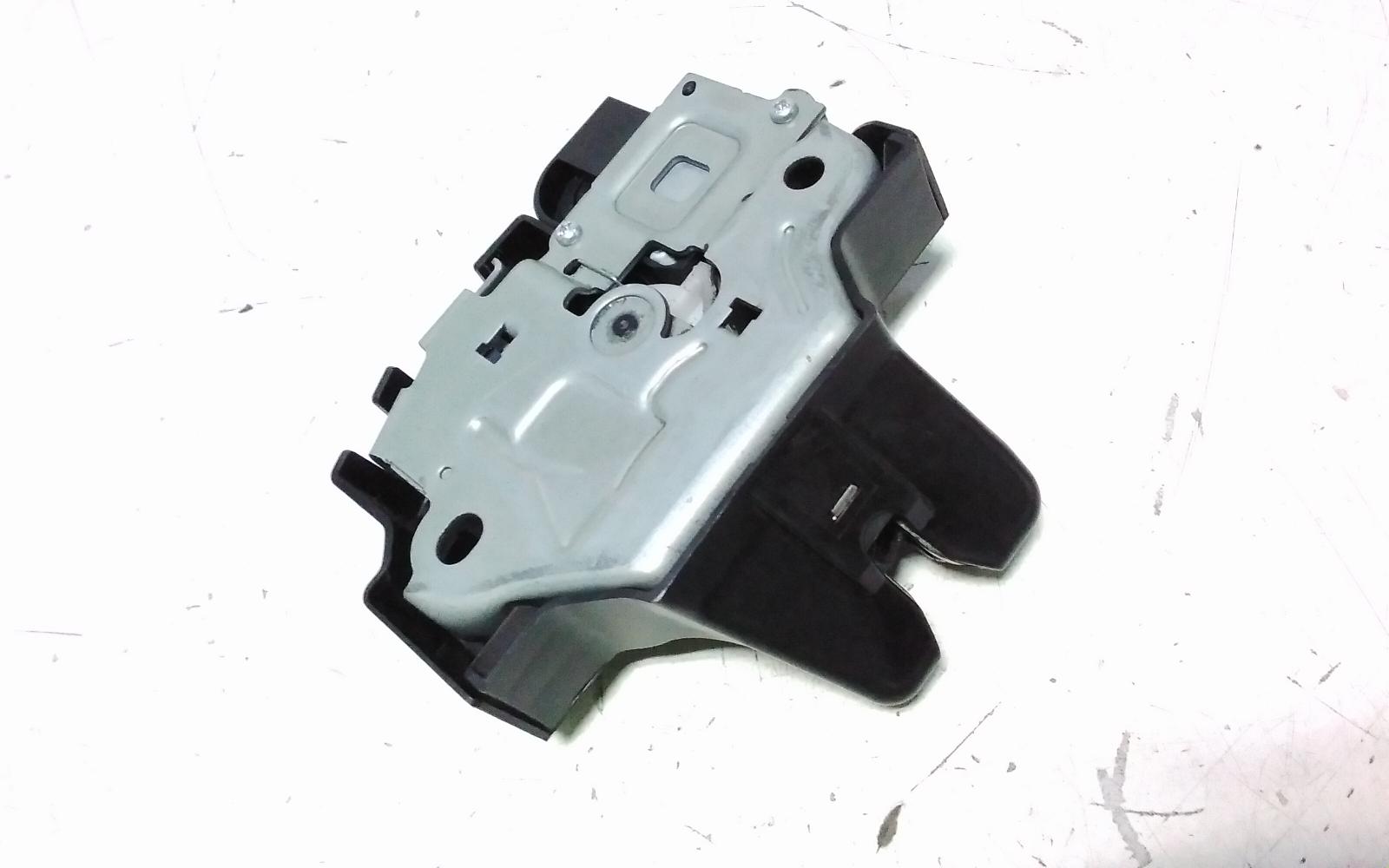 View Auto part Door/Boot/Gate Lock Toyota Camry 2020