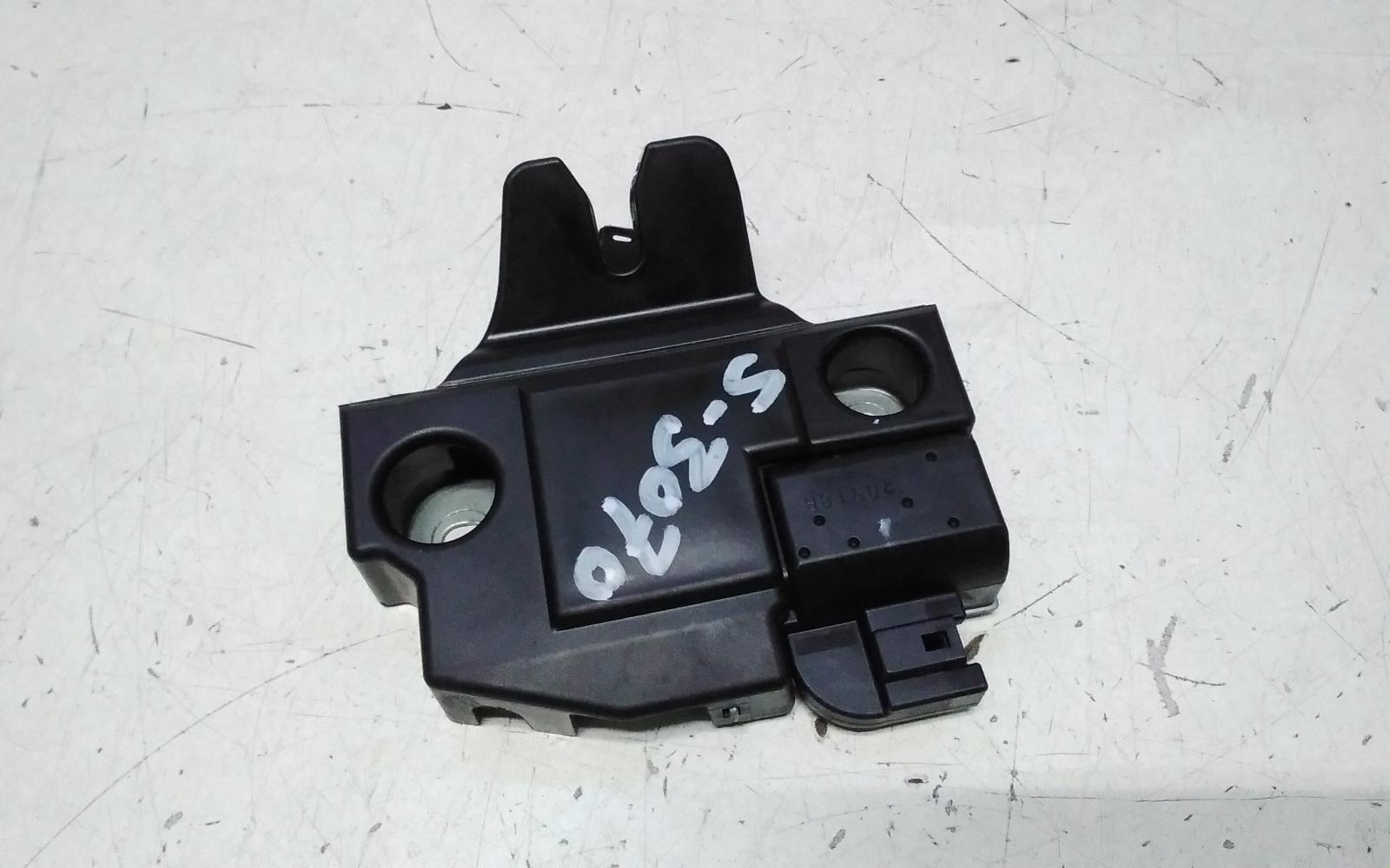 View Auto part Door/Boot/Gate Lock Toyota Camry 2020