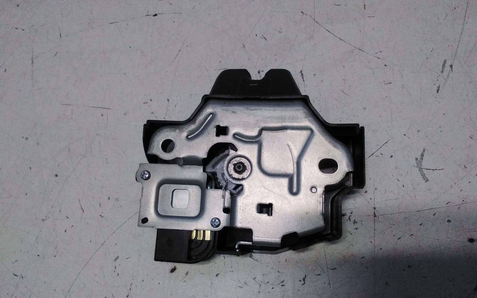 View Auto part Door/Boot/Gate Lock Toyota Camry 2020