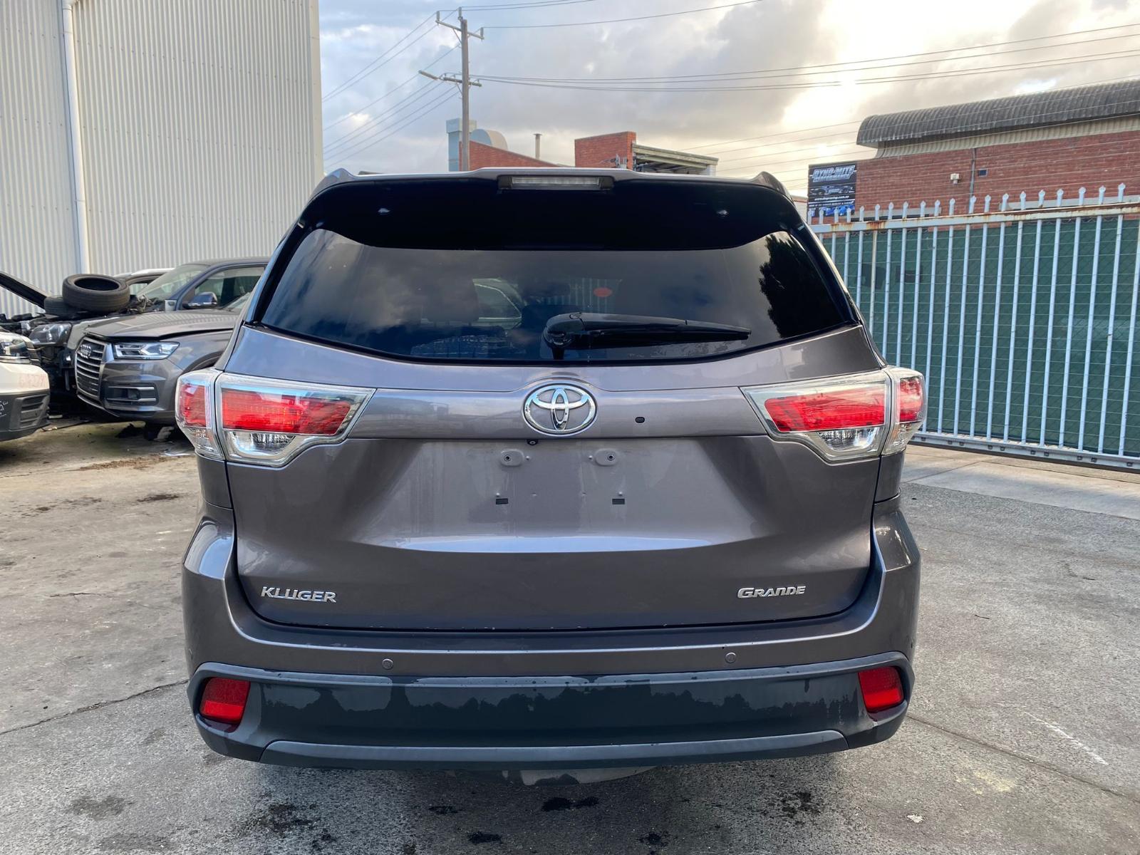 View Auto part Right Indicator/Fog/Side Toyota Kluger 2014