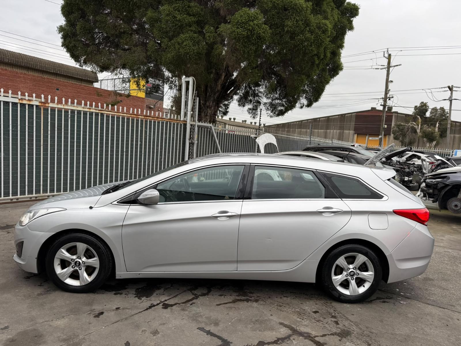 View Auto part Fuel Door / Filler Hyundai I40 2012