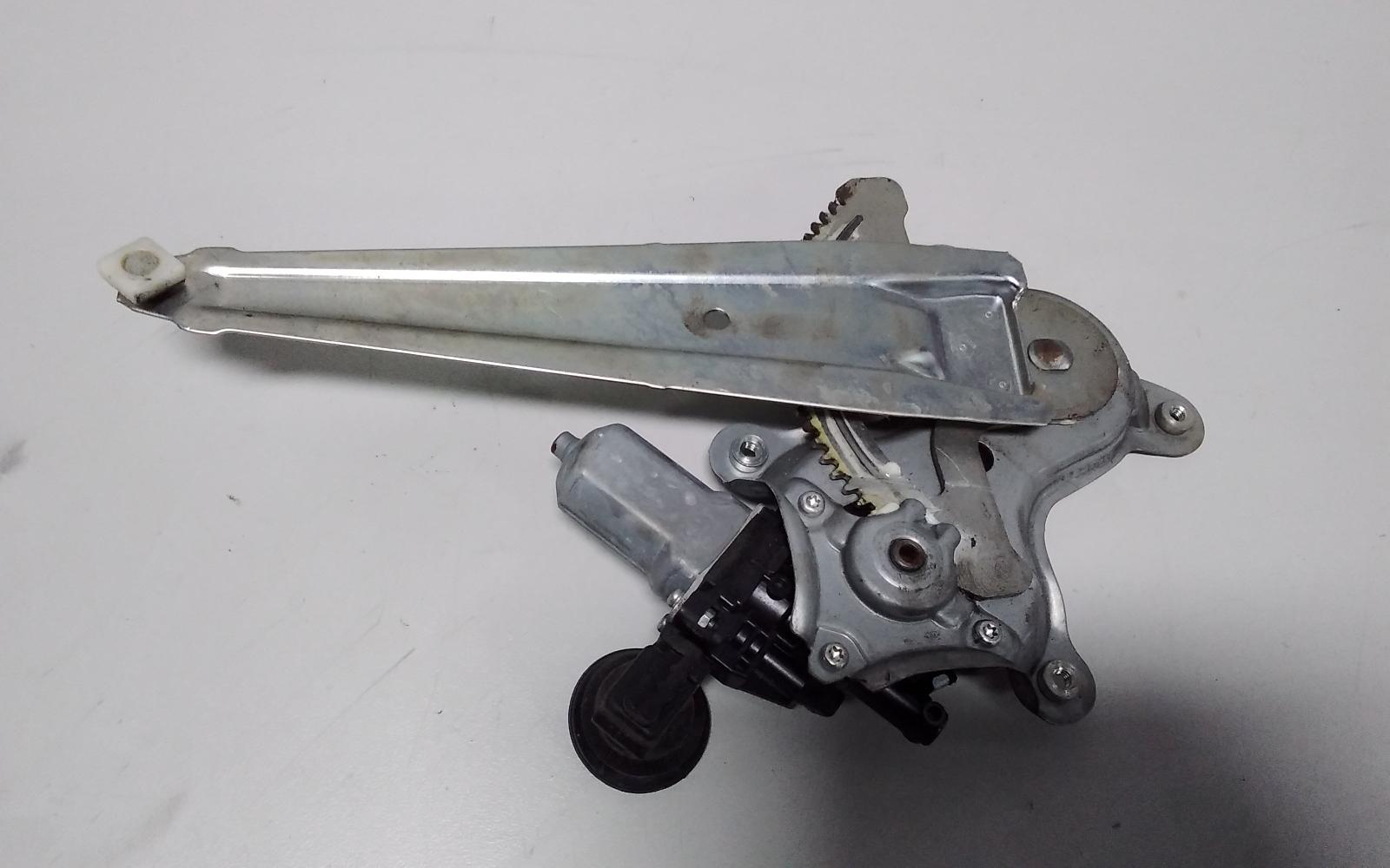 2016 Toyota Camry Right Rear Wnd Reg/Motor View Auto part Right Rear Wnd Reg/Motor Toyota Camry 2016