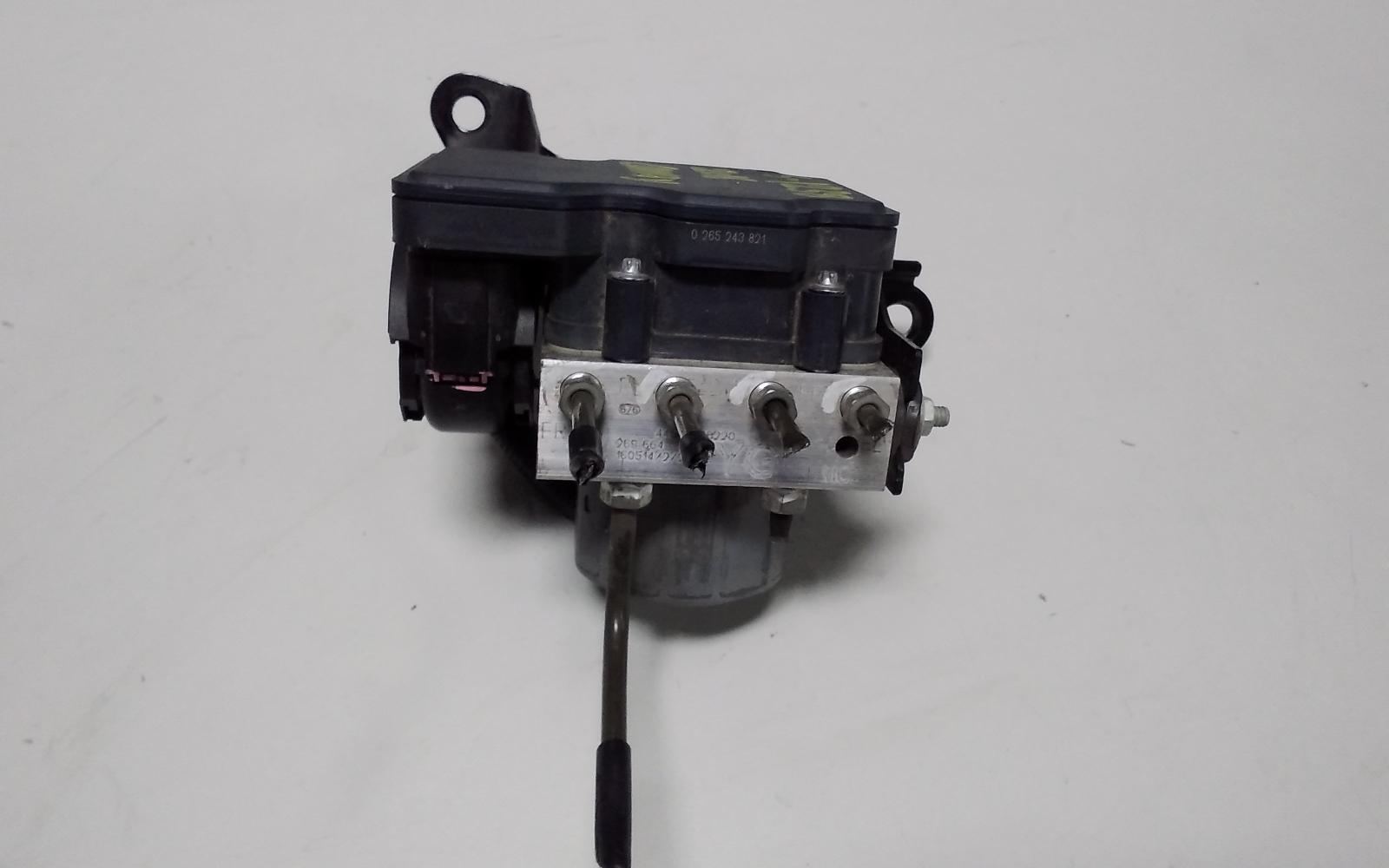 2016 Toyota Camry Abs Pump/Modulator View Auto part Abs Pump/Modulator Toyota Camry 2016