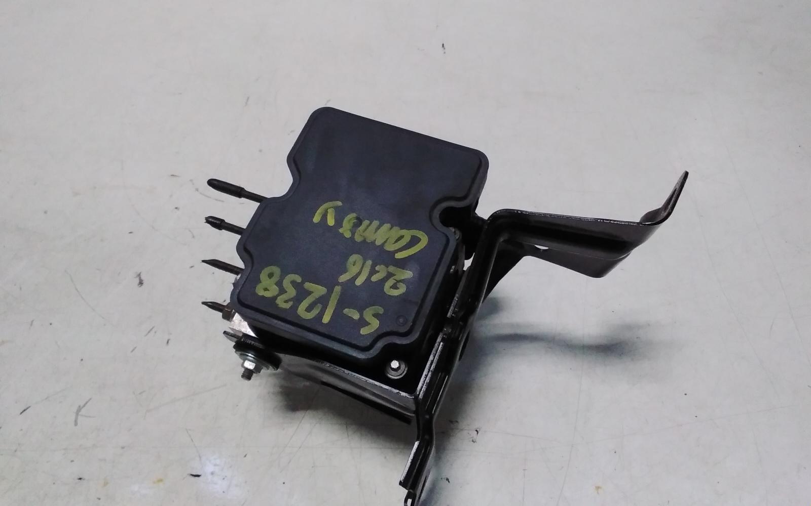 2016 Toyota Camry Abs Pump/Modulator View Auto part Abs Pump/Modulator Toyota Camry 2016